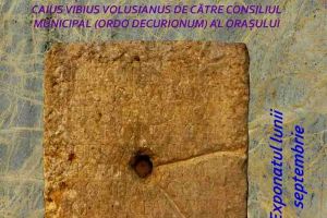 MARȚI: Exponatul lunii septembrie la Muzeul Naţional al Unirii: inscripţia onorifică dedicată Împăratului Caius Vibius Volusianus de către Consiliul Municipal