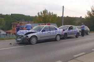 FOTO Carambol pe drumul Botoşani- Suceava. Trei maşini implicate