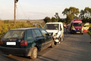 FOTO Tamponare la Coveş – O fetiţă de cinci ani şi un adult duşi cu ambulanţa la spital