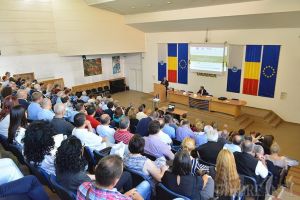 Lege... fără pagini: Carta Universităţii din Oradea făcută praf, după ce Ministerul Educaţiei a dat-o de două ori la refăcut