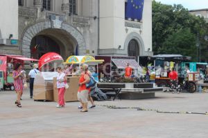 Adio, pahare si farfurii de plastic la evenimente publice! Nerespectarea legii duce la amenzi de peste 10.000 de euro