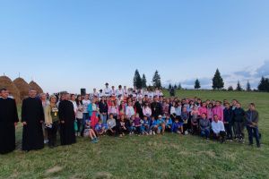 Peste o sută de copii şi tineri de pe Valea Bârgăului, în tabără de o zi la Ciosa (FOTO)