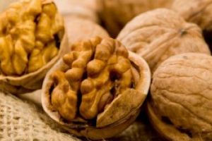 Nucile proaspete consumate de doua sau mai multe ori pe saptamana scad riscul de deces cardiovascular. Atentie la cele vechi!