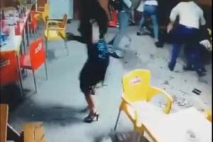 VIDEO: BĂTAIE pe terasa unei benzinării din comuna Jidvei. Plângere la poliţie pe numele agresorilor