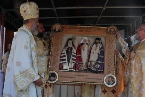 FOTO: Biserica de lemn „Sfânta Cuvioasă Parascheva”, sfinţită după 26 de ani