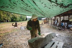 Sculptori din toată Europa s-au adunat la Sibiu în Muzeul ASTRA