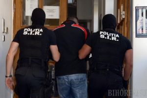 Scene de coşmar în Oradea! Un tânăr a bătut o femeie în propria-i maşină, ca să-i fure geanta cu bani