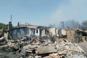 Casă distrusă de flăcări, la Beuca