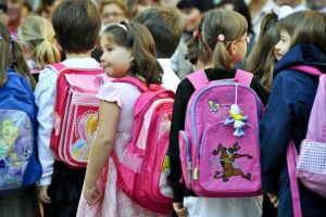 Primul ghiozdan, pe băncile micuţilor care încep şcoala în Braşov