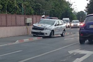 Maşină de poliţie în misiune lovită în trafic la Sibiu