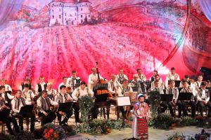 Festivalul Naţional de Folclor „Strugurele de Aur” 2019: nume de seamă în juriul din acest an al îndrăgitei competiţii, aflată la cea de-a XIX-a ediţie