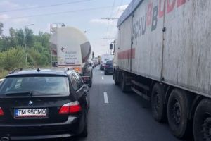 O macara a dat peste cap toată circulaţia pe Calea Lugojului din Timişoara