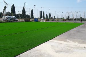 Baza Tineretului din Oradea, pregătită de noul sezon de minifotbal: Gazon sintetic nou, adus din Belgia şi omologat FIFA
