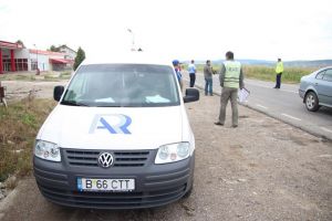 Zeci de maşini controlate în trafic, bombe pe patru roţi