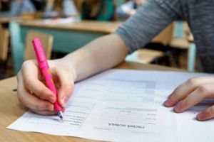 Ministrul Educatiei: testele grilă nu vor fi introduse la examenele naţionale