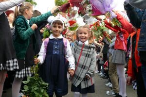 Peste 1.100 de elevi s-au întors din străinătate să înveţe carte în şcolile sucevene