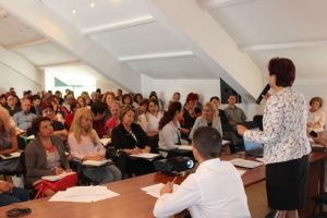 Cererile directorilor care vor să predea la clasă, respinse în bloc de Camelia Tabără: Nu suntem corecţi