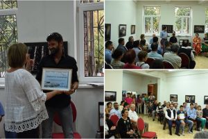 FOTO. Remus Țiplea a lansat albumul foto ,,Dumnezeul meu”. Fotograful a primit o diplomă de recunoştinţă