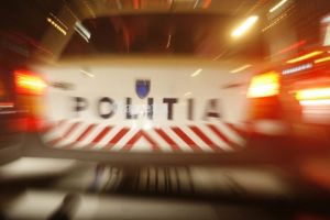 Nu a oprit la semnalul poliţiştilor, însă nu a scăpat. S-a ales cu dosar penal