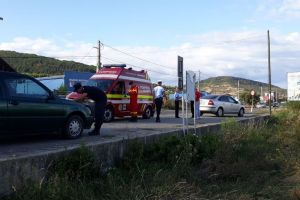 Accident pe DN 17. O femeie însărcinată a avut nevoie de îngrijiri medicale (FOTO)