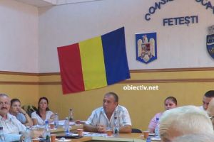 Feteşti: Modalitatea de colectare selectivă a gunoiului, subiect de ceartă în Consiliul Local
