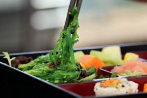DIETA japoneză. Slăbeşte un kilogram pe zi făcând asta