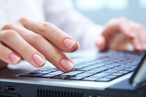 Informaţiile din mediul online, risc pentru “sănătatea” calculatoarelor. Manuale şi referate şcolare, pline de viruşi informatici