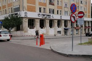 Sancţiuni Primăria Suceava a încasat două amenzi pentru barierele montate la Palatul ...