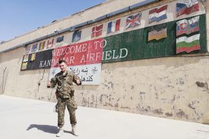 Ministrul Apărării, Gabriel Leş, mesaj pentru militarul sătmărean aflat în misiune în Afganistan