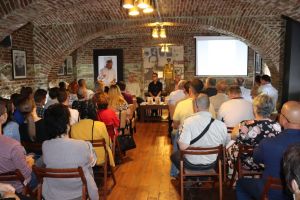 Străbunicul, vânător de munte în Al Doilea Război Mondial. Strănepotul îi dedică o carte