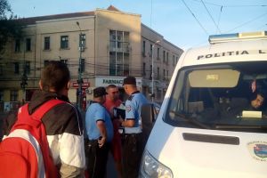 Un taximetrist din Timişoara acuză: Am fost băgat în dubă şi bătut de poliţiştii locali