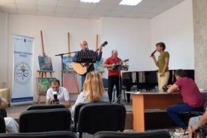 VIDEO – Concert folk-hop la Centrul Cultural Piteşti