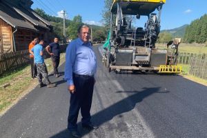 Gheorghe Flutur anunţă începerea procedurilor pentru asfaltarea drumului de la Câmpulung ...