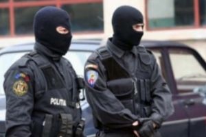 Perchezitii de amploare in Ploiesti si Mizil la camatari. DIICOT a intrat pe fir