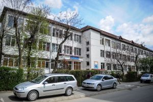 Elevii de la Liceul „Noica” din Sibiu, obligaţi să meargă la şcoală în schimburi