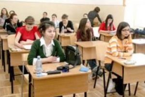 Întorşi din străinătate – Zeci de elevi, reînmatriculaţi în şcolile argeşene