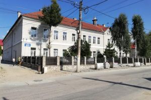 ”Puţin despre Sângeorz-Băi, cu date”: Reabilitarea Liceului ”Solomon Haliţă” şi bază sportivă nouă