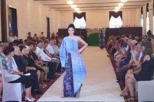 FOTO, LIVE VIDEO. Fashion show Straiu’, la Cugir: Prezentare de modă inedită a designerului vestimentar internaţional Ioana Sămărghiţan