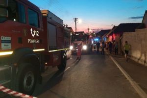 FOTO Incendiu la o anexă cu lemne pe strada Pinului din Sibiu
