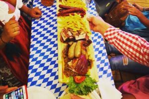 Vrei să fii sigur că ai o masă liberă la Oktoberfest? Rezerv-o cu un simplu CLIK!