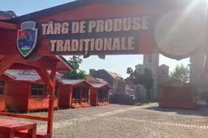 Muzică populară, cu mici şi grătare în Piaţa Traian, la târgul lui Ionuţ Nasleu