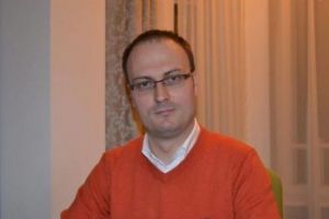Alexandru Cumpănaşu a fost dat în judecată pentru că a inundat apartamentul unei vecine: „S-au rupt efectiv tavanele din cauza apei”