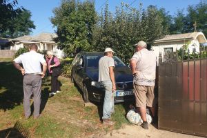 FOTO& VIDEO! Accident stupid! Un bărbat din Botoşani a fost rănit după ce a fost lovit de propria maşină