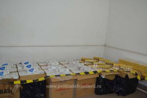 Microbuz cu ţigări de aproape 30.000 de euro, reţinut de poliţiştii de frontieră suceveni