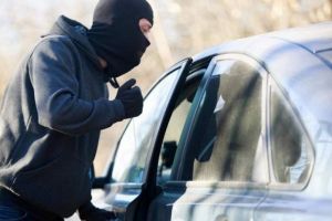 I-au furat maşina din garaj – Hoţul şofer nu avea nici permis