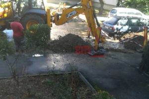 FOTO/VIDEO. Stradă inundată în municipiul Satu Mare. ,,Dorel” a spart o ţeavă de apă