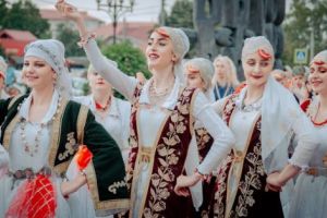 Festivalul Carpaţi, azi, la Curtea de Argeş