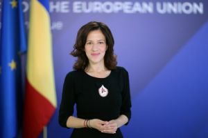 Roxana Mînzatu: Pentru binele economiei româneşti, Florin Cîţu nu ar trebui să ajungă niciodată ministru