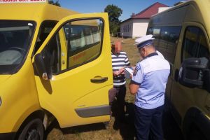Șoferii microbuzelor de transport elevi din Satu Mare, verificaţi şi instruiţi de Poliţia Rutieră