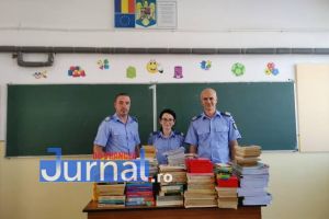 FOTO: Jandarmii vrânceni au donat cărţi pentru Școala Gimnazială ,,Ecaterina Teodoroiu” Mărăşeşti